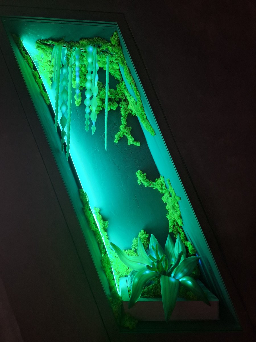 Hello alors vous avez pu voir la dernière vidéo d'<a href="/AlphaCastFR/">AlphaCast</a> sur son décor ? 
Vous en pensez quoi ? 
Il est beau son nouveau fond vert non 😂 ? 

Tout a été fait dans nos ateliers, en relief, texturé.