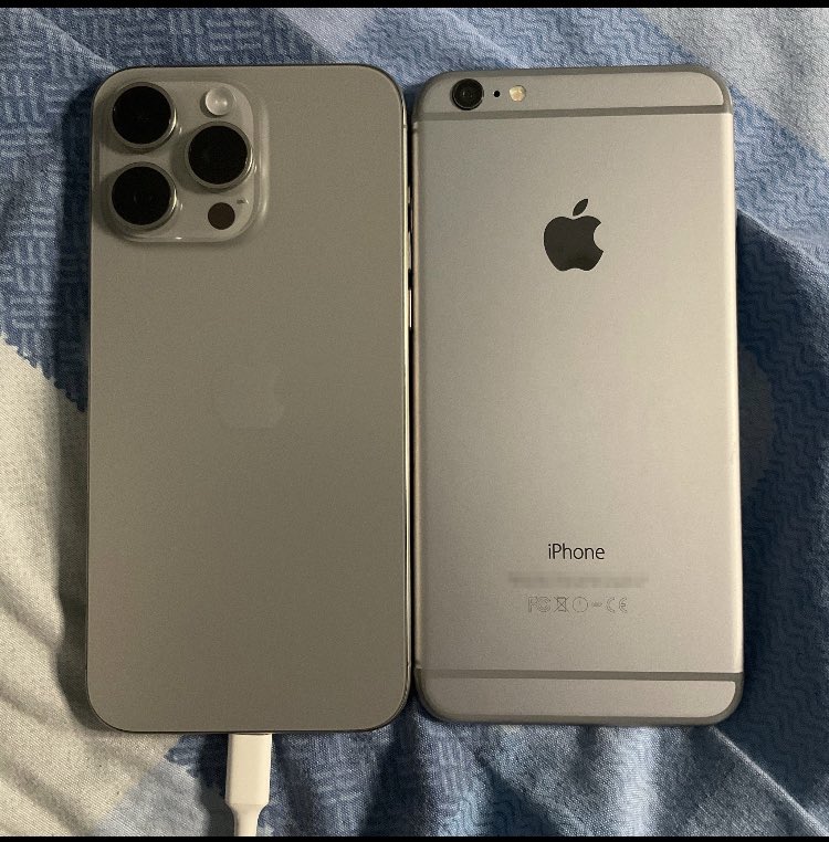#apple marketed grey as titanium and it sold out 💀💀.  white iPhone 15 pro max >>>>>grey(titanium)