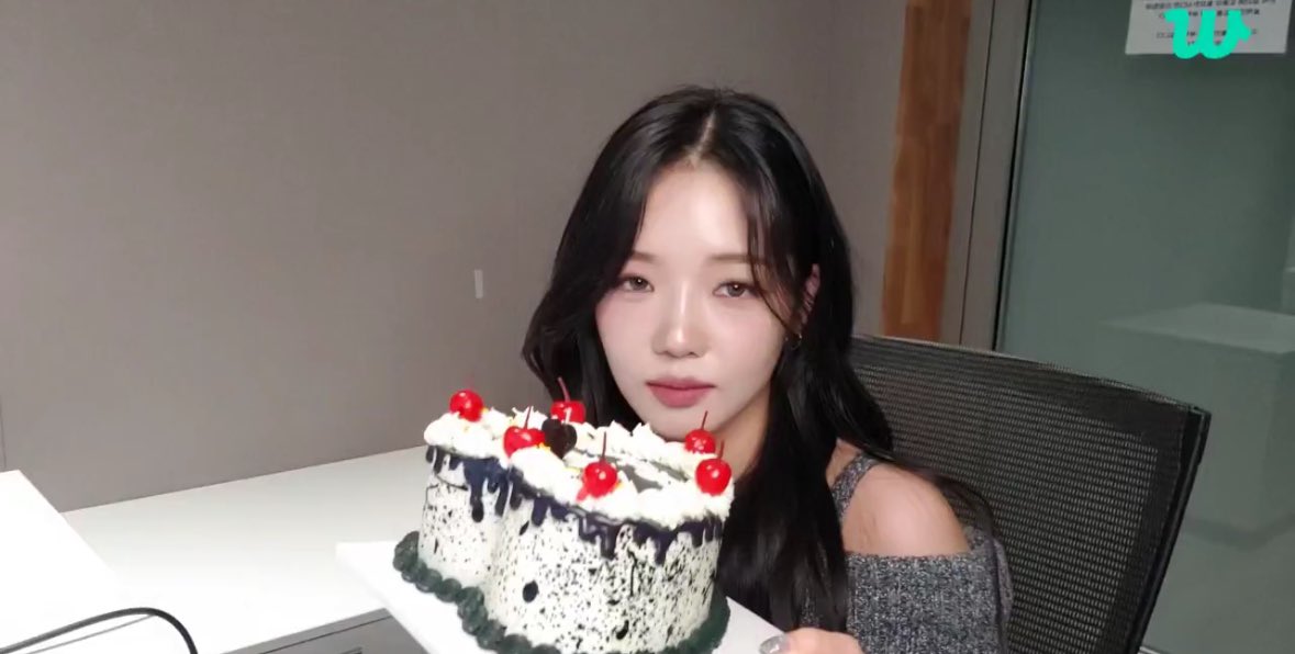 seoyeooae's tweet photo. #첫눈과_함께온_지선이의_생일
생일 너무너무 축하해~
#Happy_Jisun_Day https://t.co/InQdYyl9cb