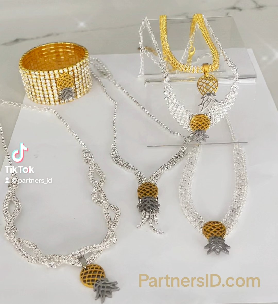 PartnersID.com
#HolidayCollection #bling