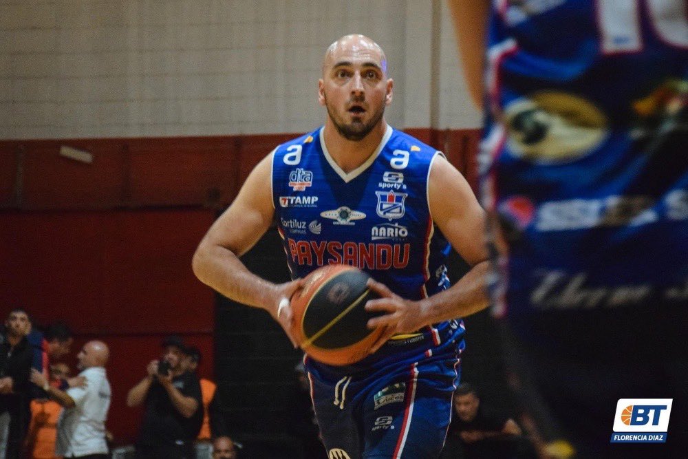 BasquetTotal's tweet photo. #DTAxBT | “ACÁ ENCONTRÉ MI SEGUNDA CASA”

Tras la victoria de Deportivo Paysandú ante Capurro, Federico Curbelo habló para Básquet Total, en un juego donde previamente fue reconocido por el club.

📝@Cristiaan014 
👉 https://t.co/TClXXx9aVB https://t.co/NLcIUNJMqq