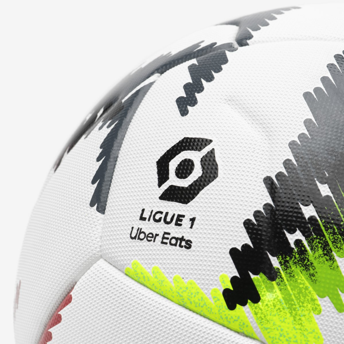 decath_football's tweet photo. Le voici, le voilà : découvrez le ballon Kipsta spécial pour #DéfenseursEnfance, que vous pourrez voir à l'œuvre dès ce vendredi sur les terrains de @Ligue1UberEats !
Et ils sont déjà dispo ICI 
>> https://t.co/s4JGx49BDg https://t.co/kOPa2MLkrt