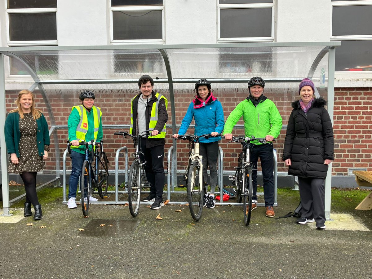 EoinScoil's tweet image. Deputy Principal Richie Doran with school staff that are cycling to work as part of the #cleanairweek @GreenSchoolsIre @LordMayorDublin
