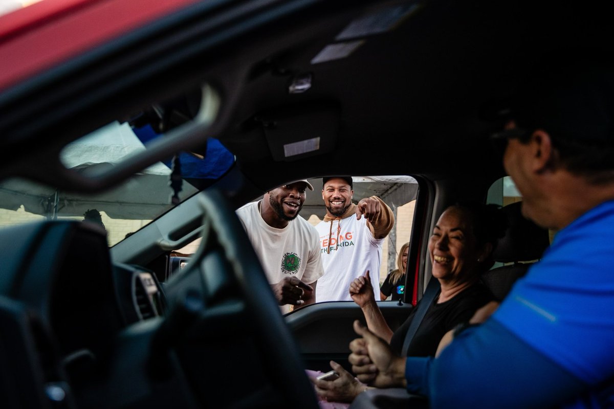 Last night, @astronaut handed out turkeys in his community with @FeedingSouthFL. 🦃 The Chubb Foundation also made a donation that will provide @FeedingSouthFL with 6,000 meals. 🙏🏽