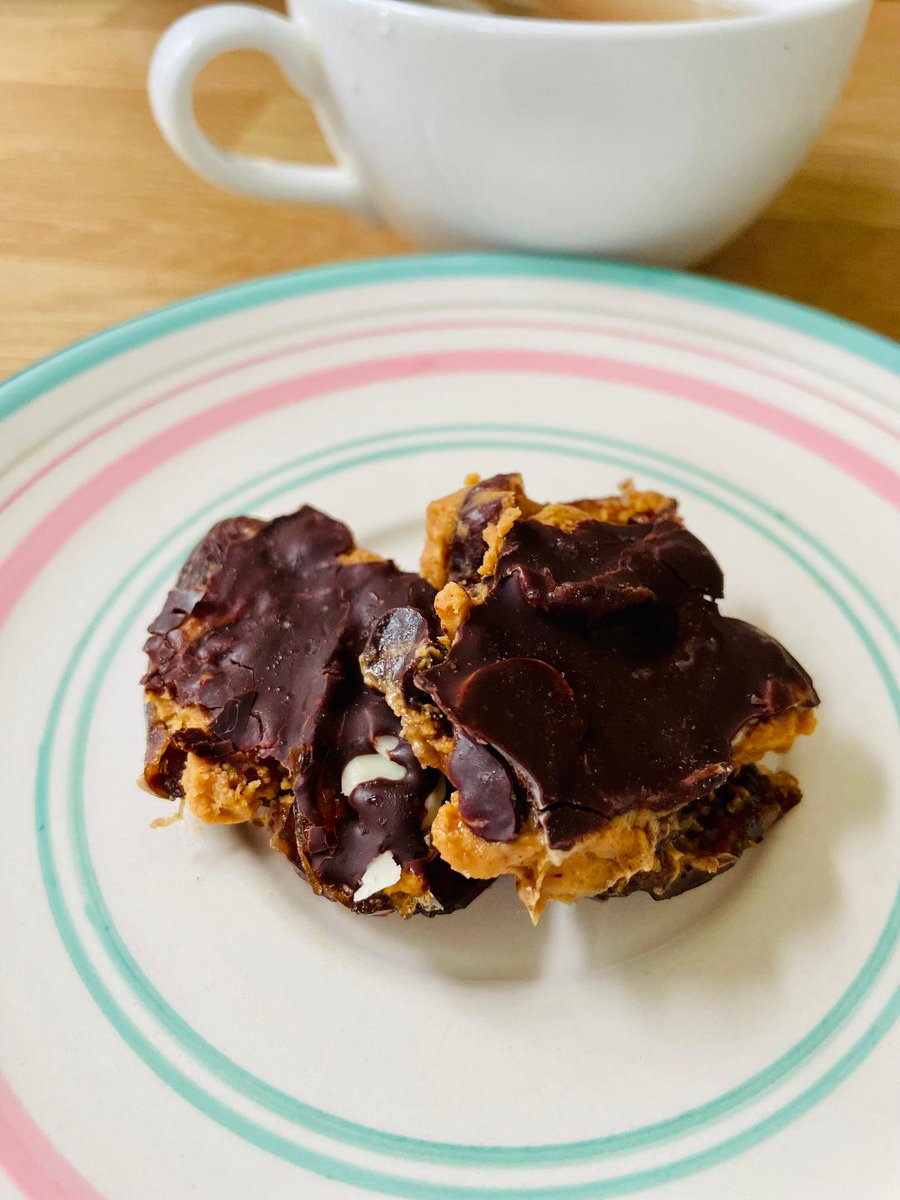 maywellbeing's tweet photo. Feel like a healthy snack? Try making this simple recipe with just 3 ingredients: https://t.co/w9nnAI8E7W #HealthyEating #whatnutritionistseat #Vegan #healthylifestyle https://t.co/pF8zRtEy9O