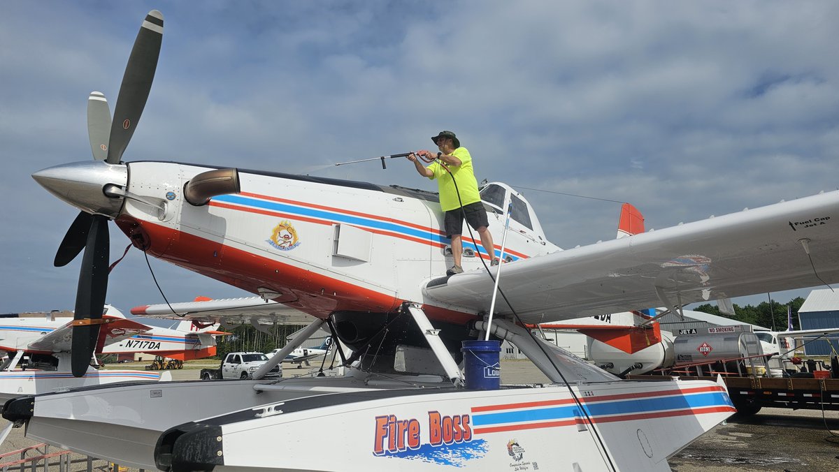 DauntlessAir's tweet photo. When fire is the mission, it takes many skilled hands to get the job done. Cheers to our crew chiefs and mechanics on a solid 2023 season. #aerialfirefighting #fireaviation https://t.co/5UWQERRtcl