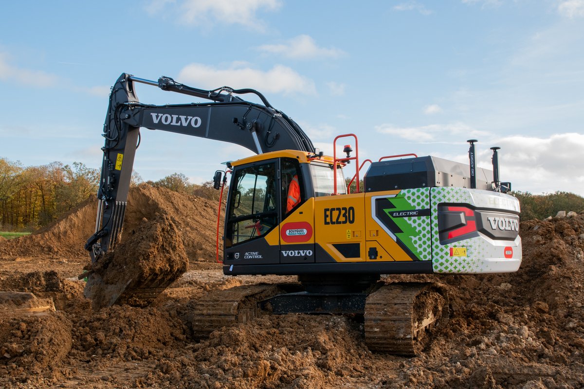 VolvoCE_EMEA's tweet photo. It’s here! Our EC230 Electric is off to a powerful start on its first construction site in France this week. The zero-emission excavator is delivering sustainable operation for @bouygues_C in Paris. How will it perform? Come back here to find out.
#emobility #electricconstruction https://t.co/kqNG4gET9b