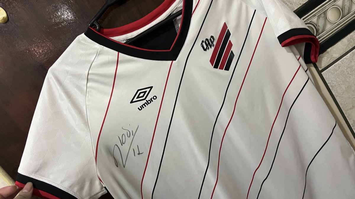 Pessoas athleticanas,

O Willian (meu namorado)  precisa fazer um transplante. E tem um custo de 6.000 reais…

5.500 o que precisa, + 500 das lâminas novas da cirurgia. 

Eu tenho uma camiseta assinada pelo Renan lodi, se eu rifar ela, + 300,00 na loja. Alguém compraria a rifa?