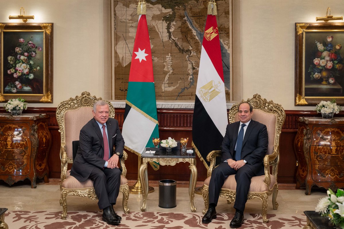 His Majesty King Abdullah II and #Egypt President Abdel Fattah El Sisi, during a meeting in Cairo, welcome the humanitarian truce announced in #Gaza, and stress the need to maintain intensive action to reach a permanent ceasefire #Jordan