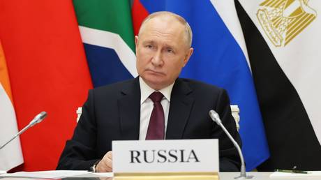 RT_com's tweet photo. Putin names Russia’s ‘sacred duty’ in Gaza

Russian President Vladimir Putin has described helping civilians in Gaza as Moscow’s 'sacred duty'

https://t.co/lffDCGImX2 https://t.co/Mjon96MTCz