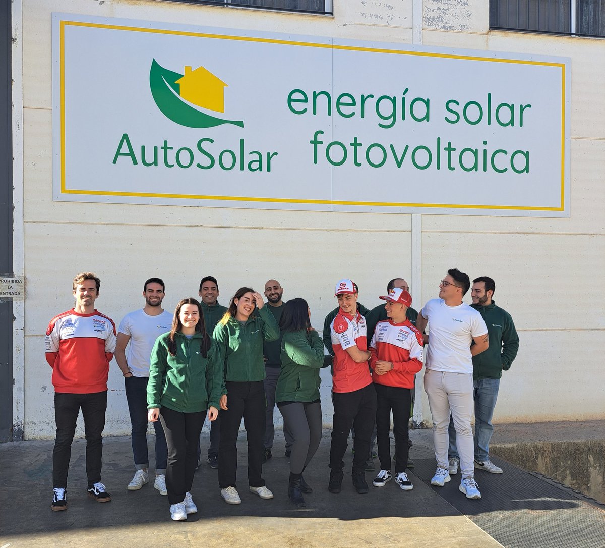 AsparTeam's tweet photo. Cerramos la jornada de visitas en #Autosolar, nuestro patrocinador más "cercano": ¡nuestras sedes están separadas por 3,5 kilómetros! 🌞 https://t.co/LHVApYEl36