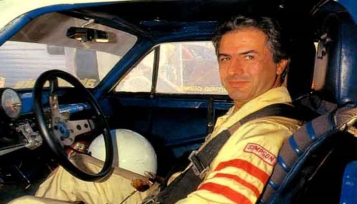 ❤️🏁 En el aniversario de su fallecimiento, recordamos al gran Roberto Mouras de la mejor manera, arriba de un auto haciendo lo que más le gustaba. 

📸 Archivo Corsa. 

#TurismoCarretera #Mouras #Automovilismo