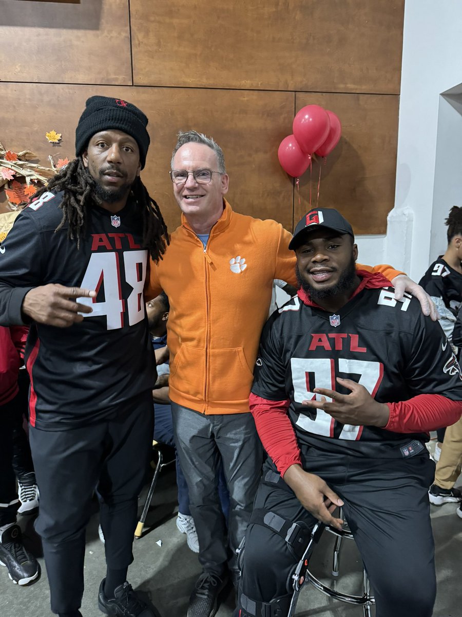 Football is Family- and Authentic Relationships are the most valuable assets you can invest in. Our Family is grateful for Football and Friends- and for the Joy of Fellowship in this season of Thanksgiving.
Kudos to <a href="/GradyJarrett/">Grady Jarrett</a> <a href="/gradygives/">Grady Gives Foundation</a> #mommajarrett for continuing to Pour