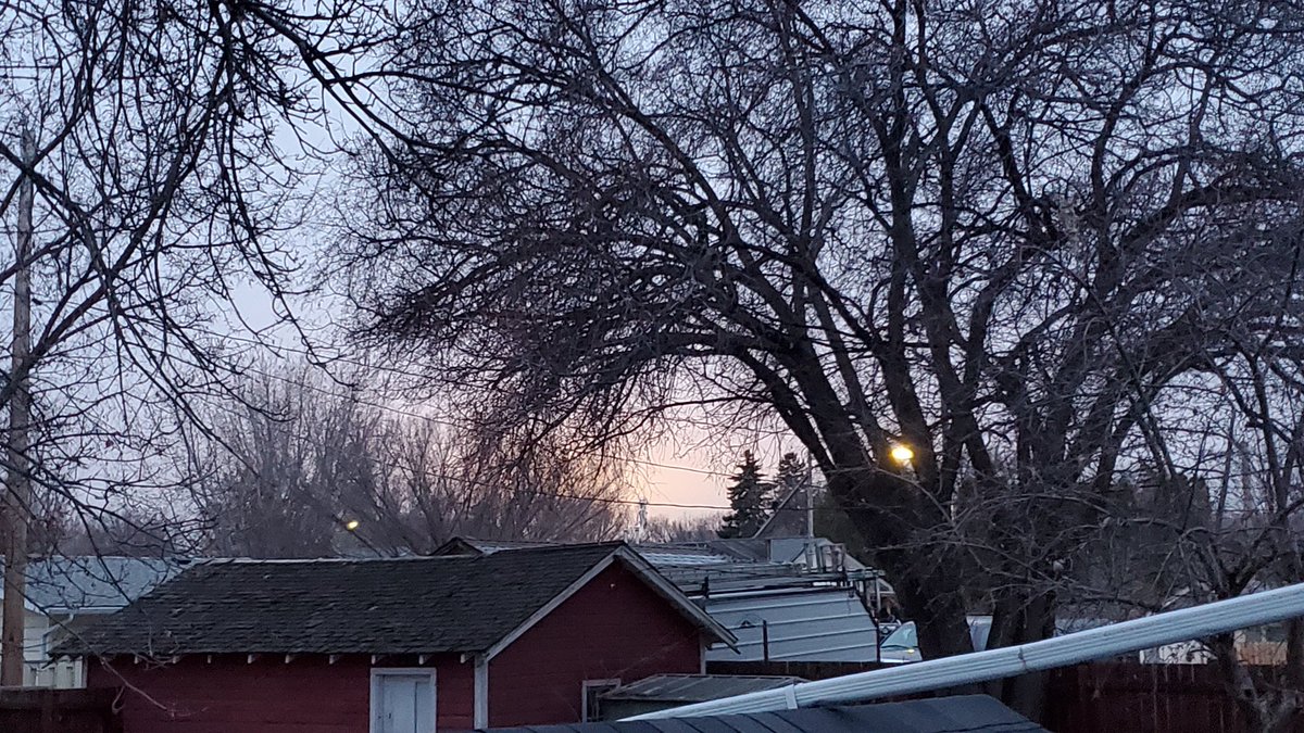 bobfafo2020's tweet photo. #morningpeeps
Not a sunrise.
Not a aurora borealis.
It's a greenhouse 14kms out of town.
#poorneighbors
@peachykeen54
@DrjimPhifer @DougMonroe17
@michellefloraa @rachel_garniss
@yamane_patricia @mini_bubbly @howllr @STabbytosavit @SCee57 @Missy8008135
@Wood50Rose3 https://t.co/RI3YmBiWTi