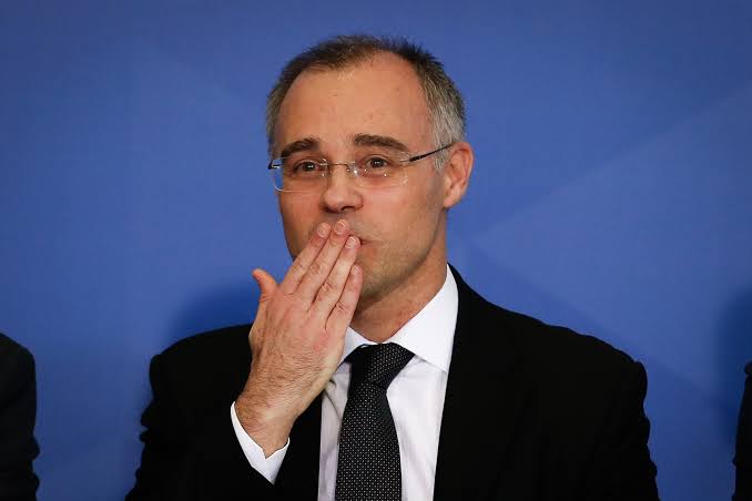 Foi o ministro André Mendonça, apelidado de "terrivelmente evangélico", responsável por negar o HC solicitado pela defesa do manifestante Cleriston, preso no 8 de janeiro e morto na última semana dentro da cadeia. O pai de familia preso por se manifestar, já possuía sérios