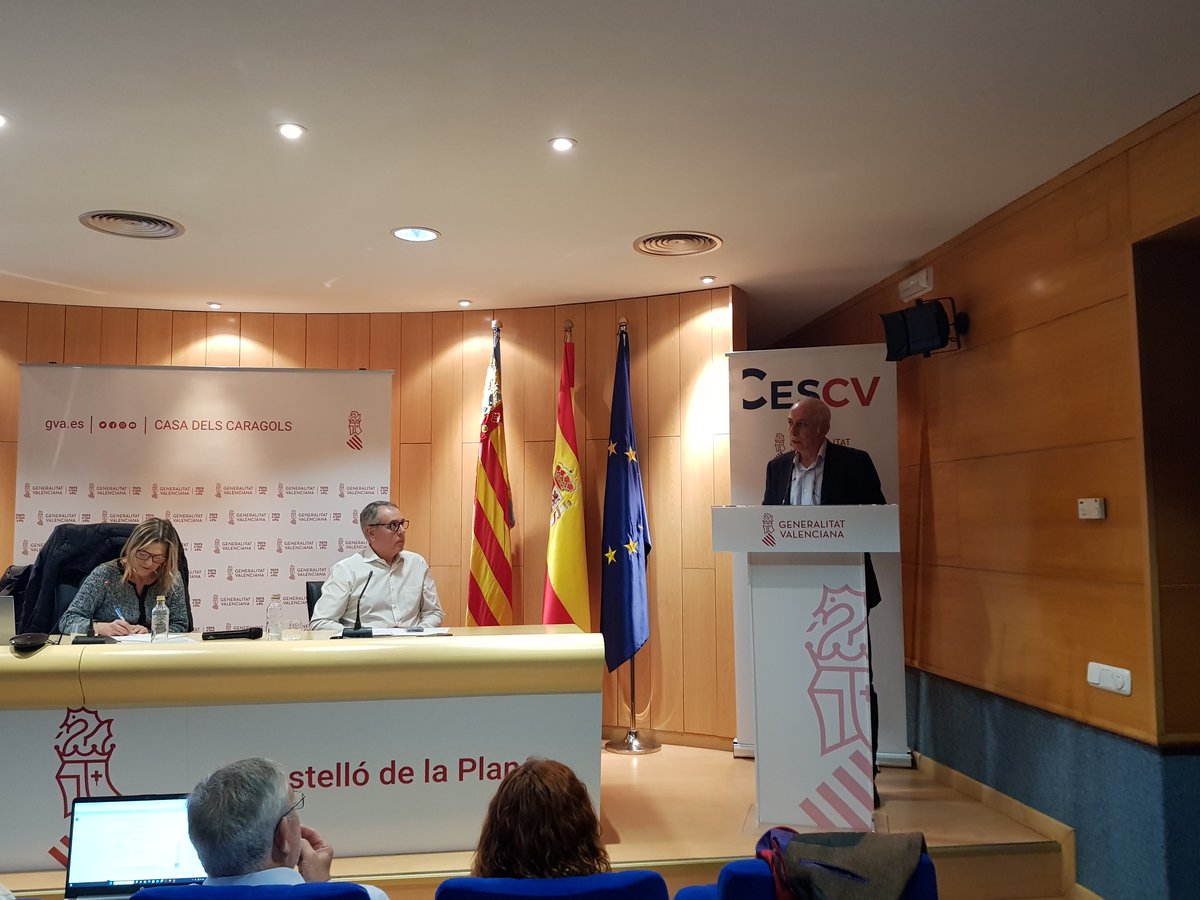 comite_economic's tweet photo. El pleno del #CESCV ha acogido hoy la toma de posesión de @Bailach como nuevo representante de la FVMP @fvmpendirecto, dentro del Grupo III del CES CV
👉https://t.co/mLDC12T3K9 https://t.co/M6uL0kP5KL