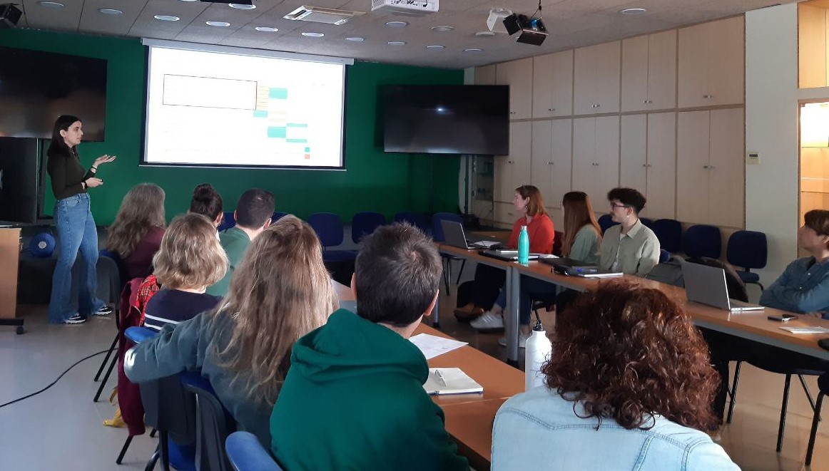 pibgroupIR's tweet photo. Group meeting of Plan Nacional #MIRtoPEST in experimental site of @Cajamar #Almeria 🍅🕷️🌿🦠

Joining people from @UJIuniversitat @UV_EG @EEZCSIC 

Improving knowledge in #plantdefense #plantimmunity #plantscience #biochemistry https://t.co/MuyITHYVDI