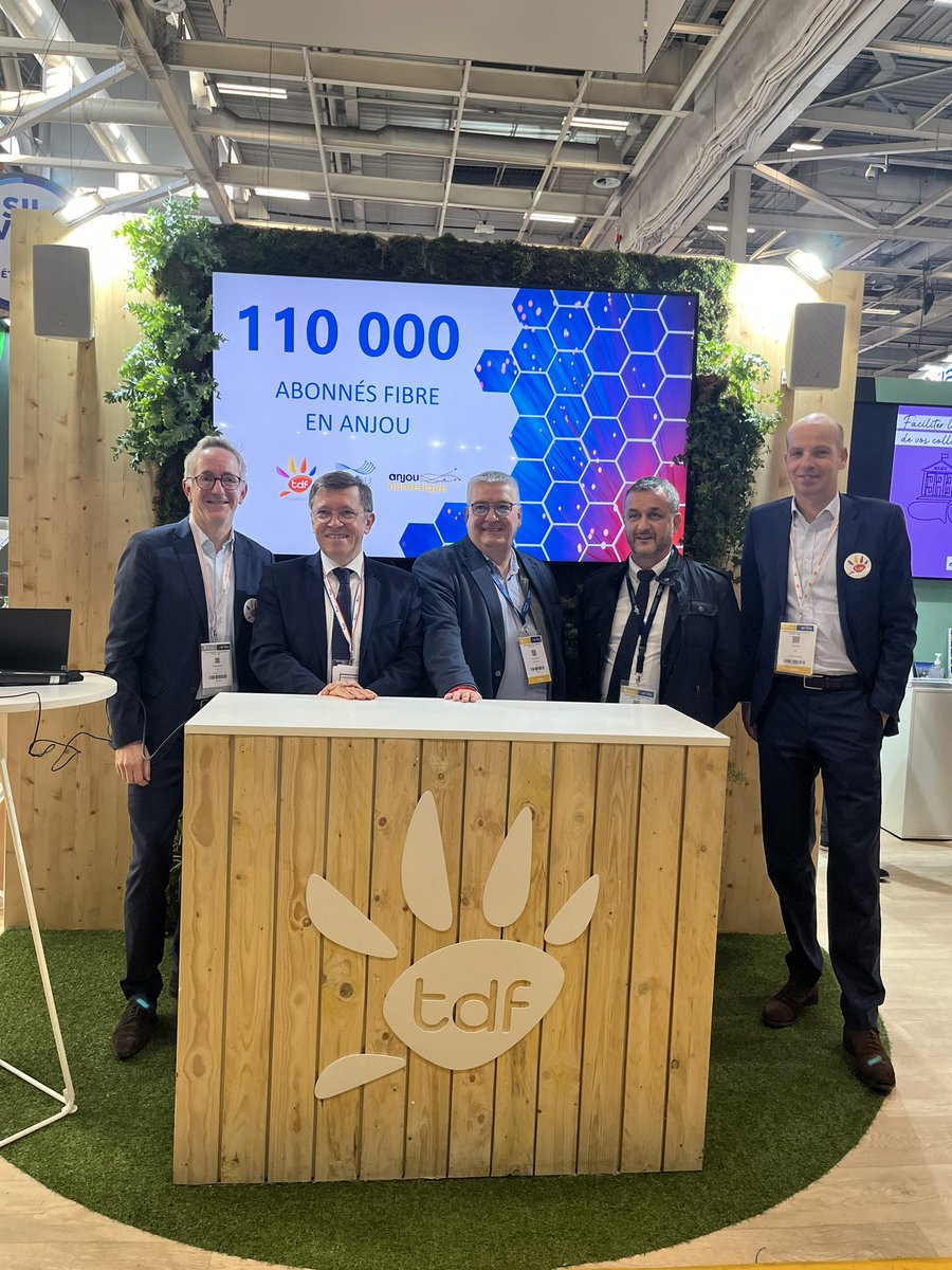 Anjou Fibre (@anjoufibre) on Twitter photo Anjou Fibre est fier de célébrer les 110 000 abonnés sur les 215 000 foyers et entreprises éligibles <a href="/fibre/">fibre</a>, à l’occasion du <a href="/salondesmaires/">Salon des Maires et des Collectivités</a>. Cette réalisation marque un tournant majeur dans le déploiement, plus proche que jamais de l’objectif final des 230 000 prises éligibles. Anjou Fibre est fier de célébrer les 110 000 abonnés sur les 215 000 foyers et entreprises éligibles <a href="/fibre/">fibre</a>, à l’occasion du <a href="/salondesmaires/">Salon des Maires et des Collectivités</a>. Cette réalisation marque un tournant majeur dans le déploiement, plus proche que jamais de l’objectif final des 230 000 prises éligibles.