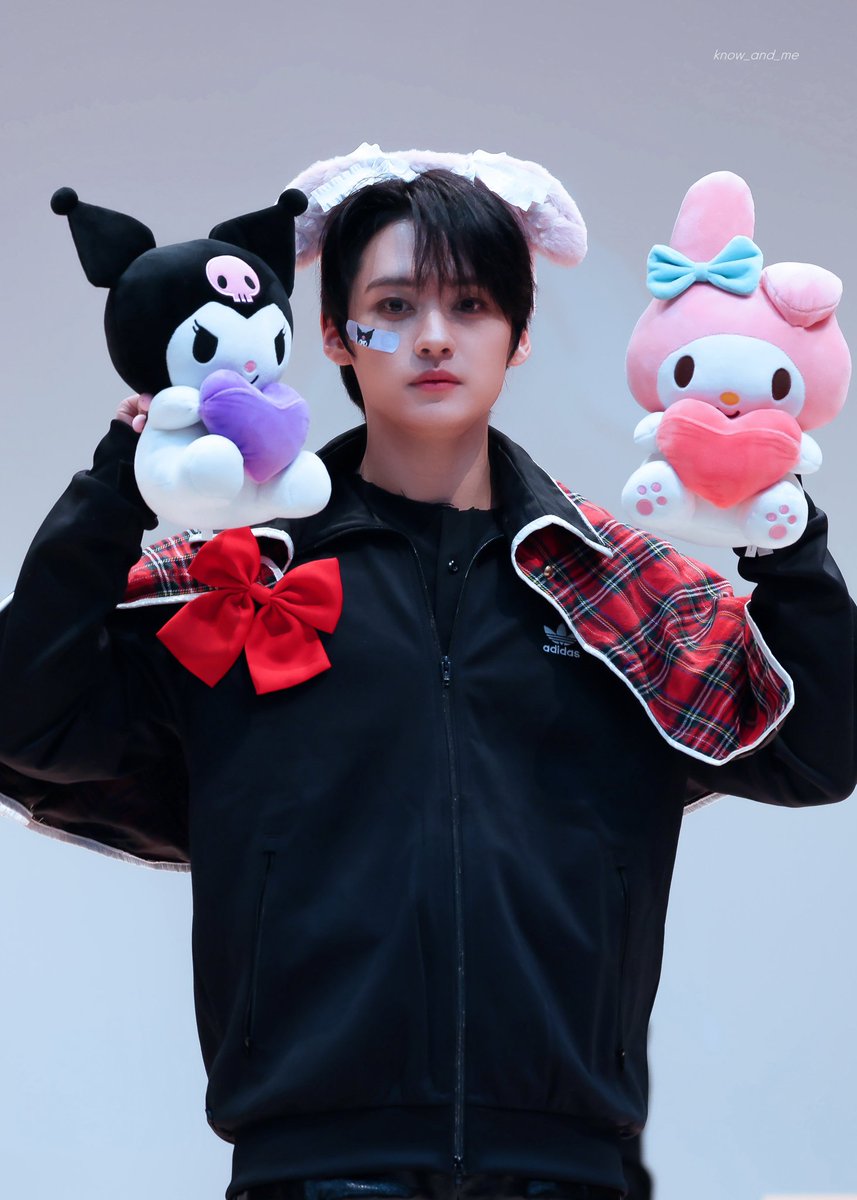 MlNHORIZON's tweet photo. he's half kuromi, half my melody https://t.co/V5HFMpuqnO