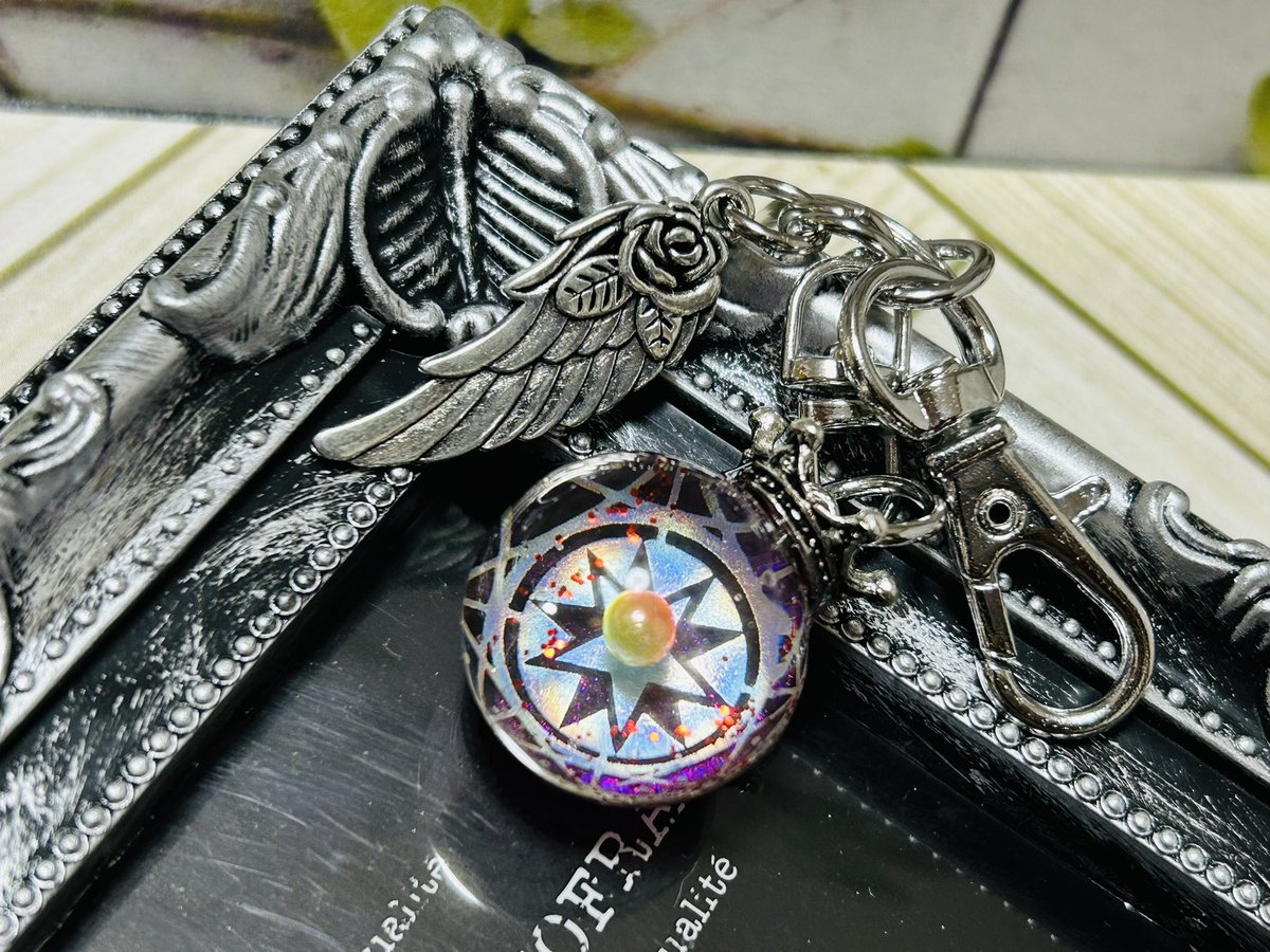 出来ました〜✨️
久しぶりでしたが満足のいく仕上がりになりました(*´艸`)

 #レジン作品  #レジン
  #ハンドメイド  #ハンドメイド作品 
 #レジン好きさんと繋がりたい