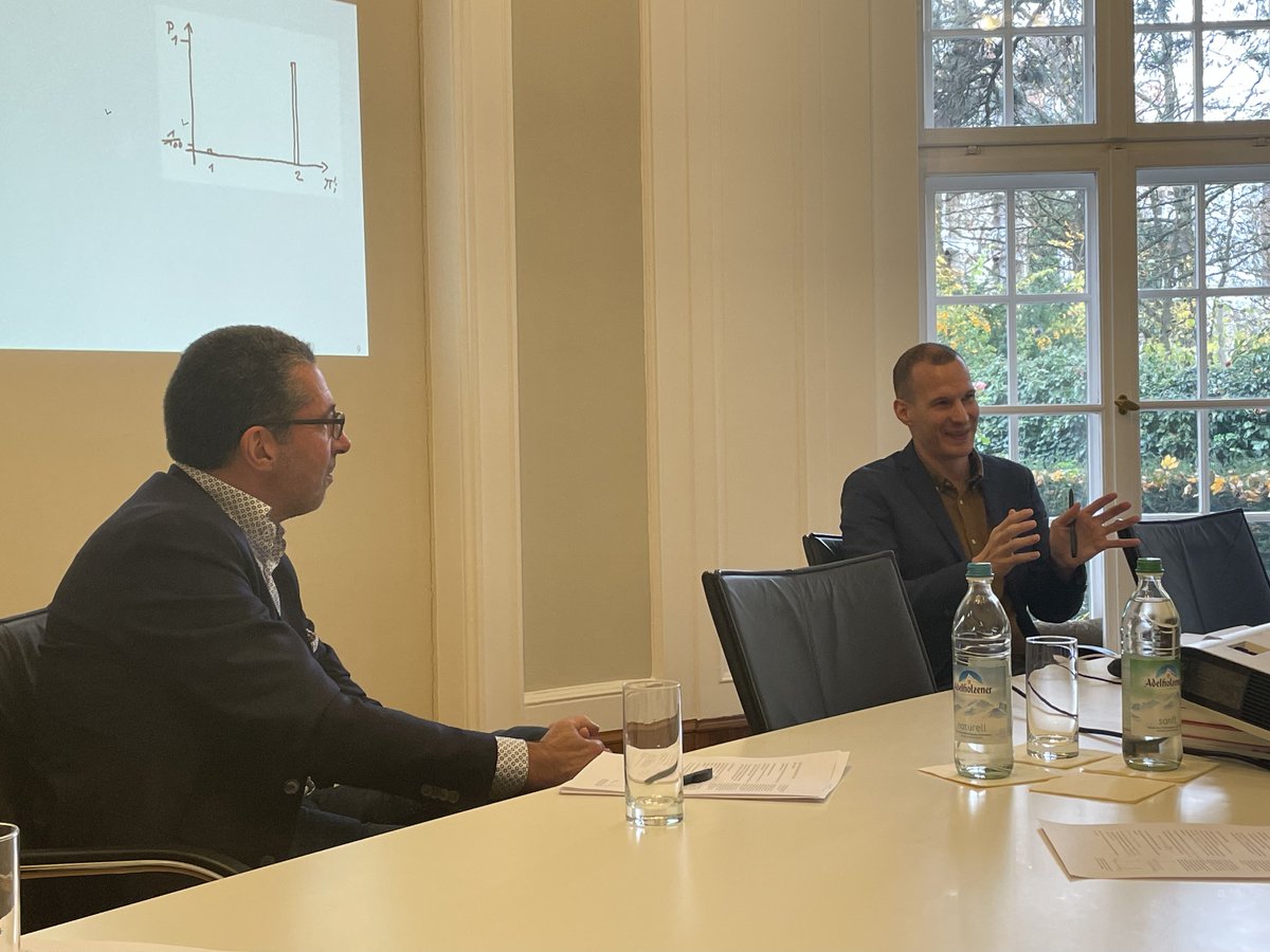 'Legal Proof is Rational Belief of Guilt' was the topic of Mario Günther's @Dr_MarioG insightful lunch talk yesterday. Armin Engländer from the @LMU_Muenchen faculty of law gave a congenial response. We thank the speaker and the respondent for their briliant presentations.