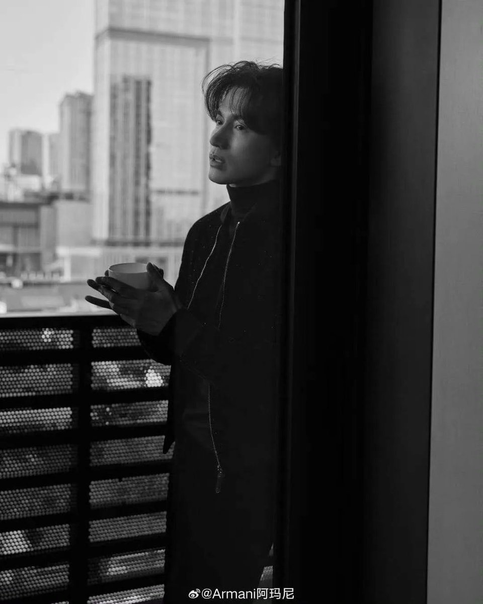jerrybaerry's tweet photo. 111923 Giorgio Armani Weibo update❗#JerryYan wearing GA autumn and winter series velvet suit 🖤

#YanChengxu #言承旭 
#言承旭Jerry #GiorgioArmani https://t.co/mfqkiMEbE5