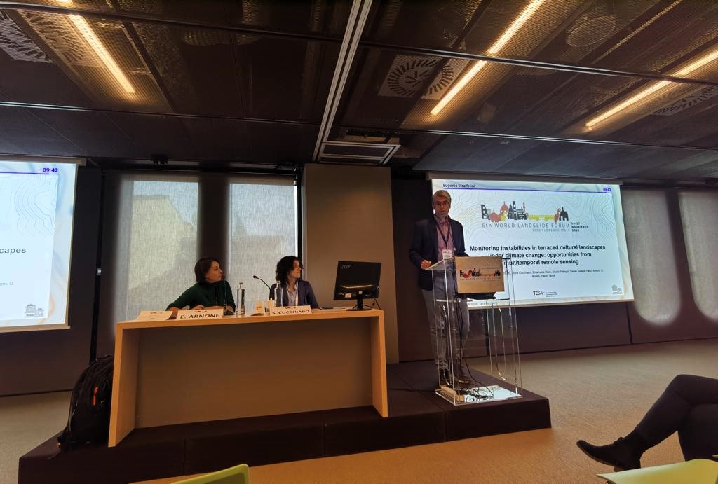 EarthSurfS's tweet photo. Last week at World Landslide Forum 2023 in Florence 🇮🇹

📍Eugenio Straffelini shared remote sensing  research on Cinque Terre (UNESCO). Part of the ERC H2020 project TerrACE 🇪🇺.

#sharingScience #conference #remotesensing #drone #satellite #culturalLandscape #phd #science https://t.co/gZpXwXPxSv