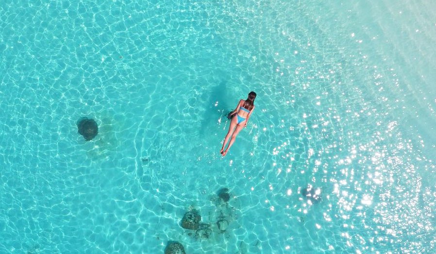 life is light on <a href="/MakunuduIsland/">Makunudu</a>