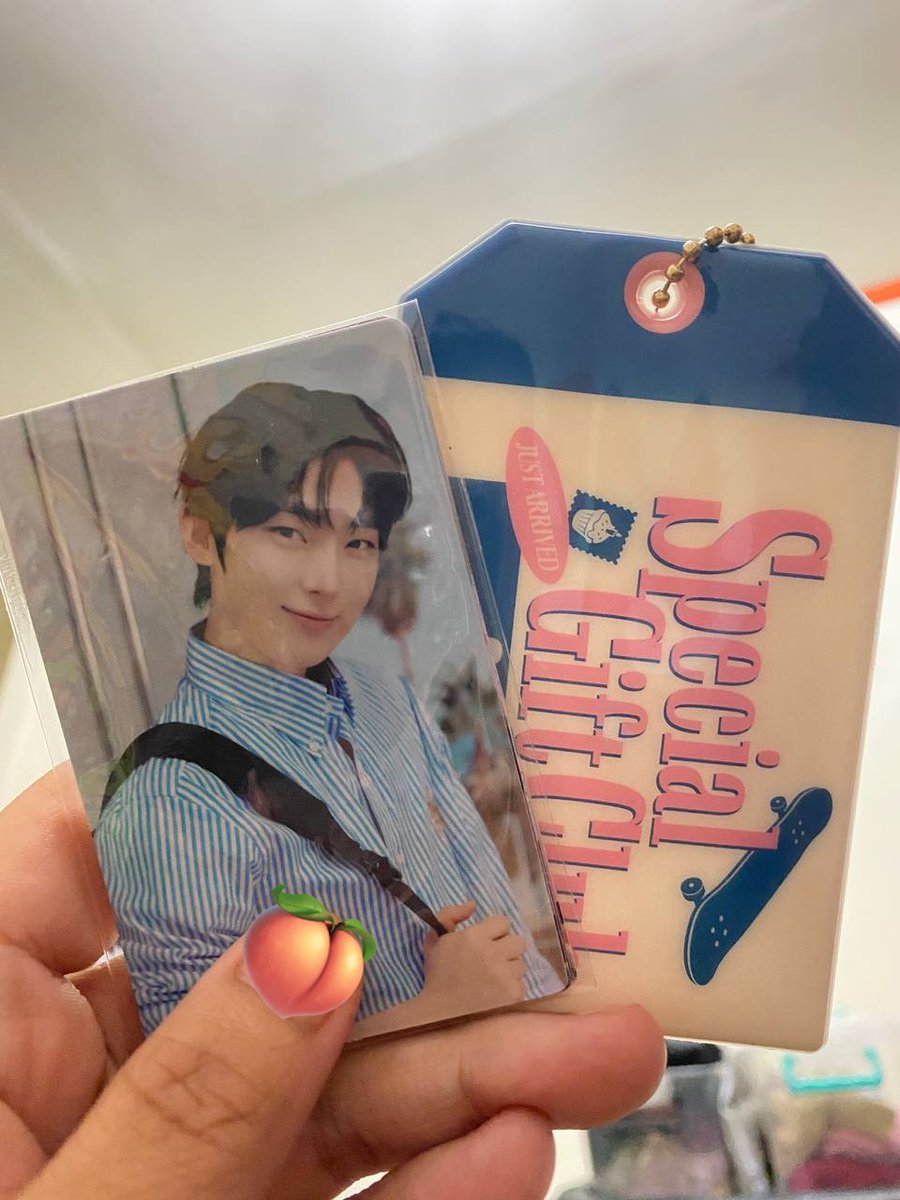 AlySUNOOna's tweet photo. Long wait is freakin' over! Got my Sunoo merch from @TakeMeToSeoul23 💕 actually nakuha ko na yung isang order ko sa kanila & they said naman naiwan ito sa KR. But it's fine kasi tiwala naman ako. Thank you, thank you so much! 🥰
#TMTSFeedback
#ALYngMarupocc https://t.co/RMEZB40LX9