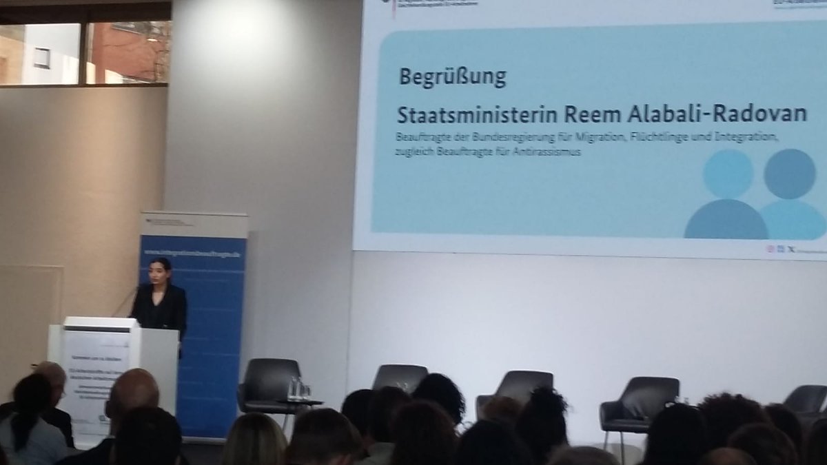 Die AGSA ist heute in Berlin auf der Jahrestagung der Gleichbehandlungsstelle EU-Arbeitnehmer durch die „Fach- und Servicestelle EU-Migration Sachsen-Anhalt“ vertreten. Zentral: #EU-Bürger*innen müssen sichtbarer werden,  #Gleichbehandlung ist bisher oft nicht eingelöst.