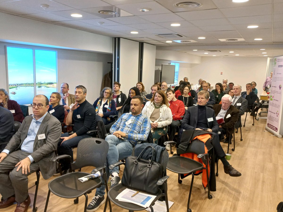 Agefiph_'s tweet photo. Intervention de @ROTH_CFECGC  lors de la table ronde de l'ANRH sur les parcours de formation aux métiers du #numérique.

L'occasion de présenter THalent digital, (re)découvrez le dispositif 👉 https://t.co/XdDDwyD6Zd

#SEEPH2023 #activateurdeprogres https://t.co/Kb7n71NTfL