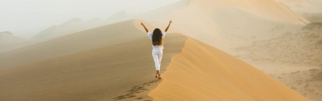 Als je geneigd bent ‘ja’ te zeggen wanneer je ‘nee’ bedoelt, en het belang van de ander vaak boven dat van jezelf plaatst, dan ben je waarschijnlijk een pleaser. Het is mogelijk om te leren hoe je jezelf op nummer één zet. Zo doe je dat: happinez.nl/groei/grenzen-…