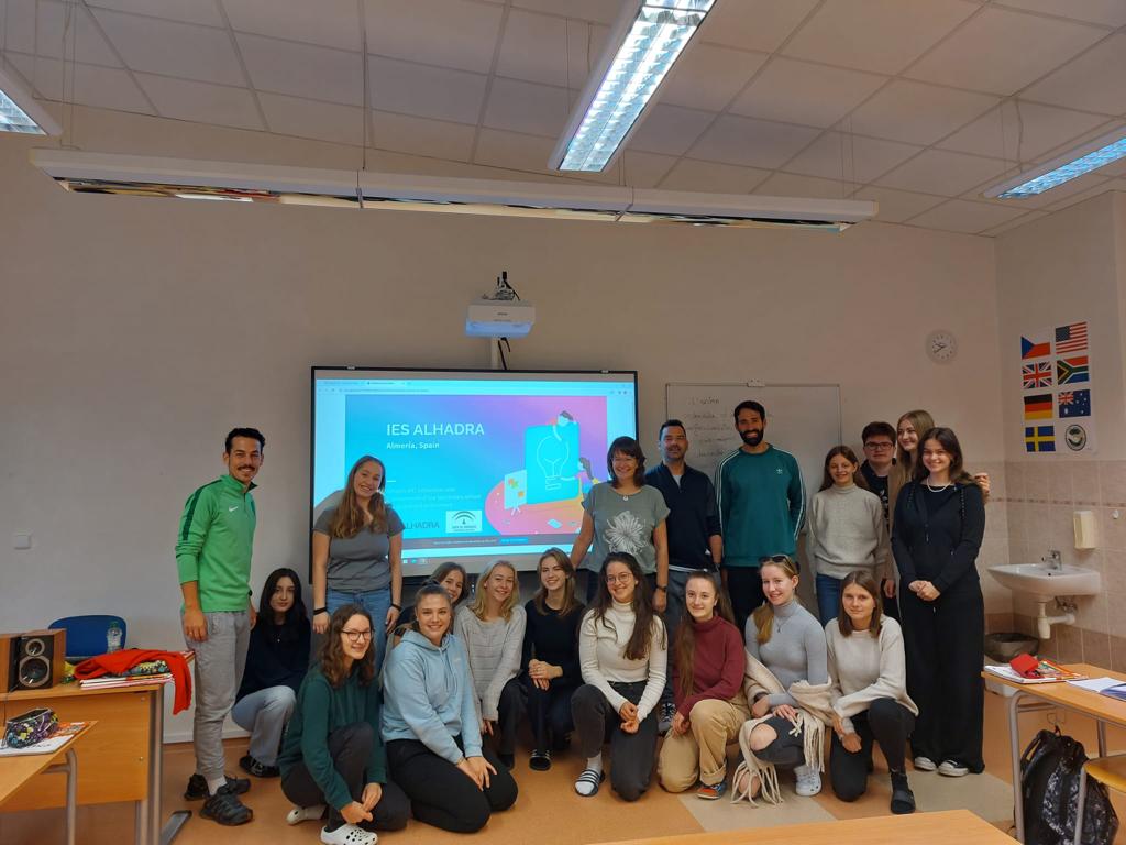 erasmusalhadra's tweet image. Esta semana nuestros compañeros de EF, Antonio Berrio,  Pablo Maya y  Miguel Ángel Araque están disfrutando de un job shadowing en República Checa, en @lesnictvrt . Gracias por el regimiento y el trato recibido. #sepie_gob #erasmusplusproject #educaand #educacionalmeria #educaand