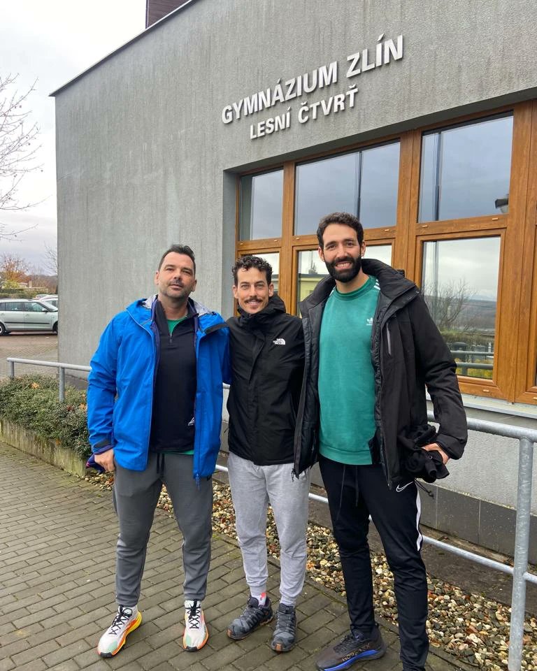 erasmusalhadra's tweet image. Esta semana nuestros compañeros de EF, Antonio Berrio,  Pablo Maya y  Miguel Ángel Araque están disfrutando de un job shadowing en República Checa, en @lesnictvrt . Gracias por el regimiento y el trato recibido. #sepie_gob #erasmusplusproject #educaand #educacionalmeria #educaand