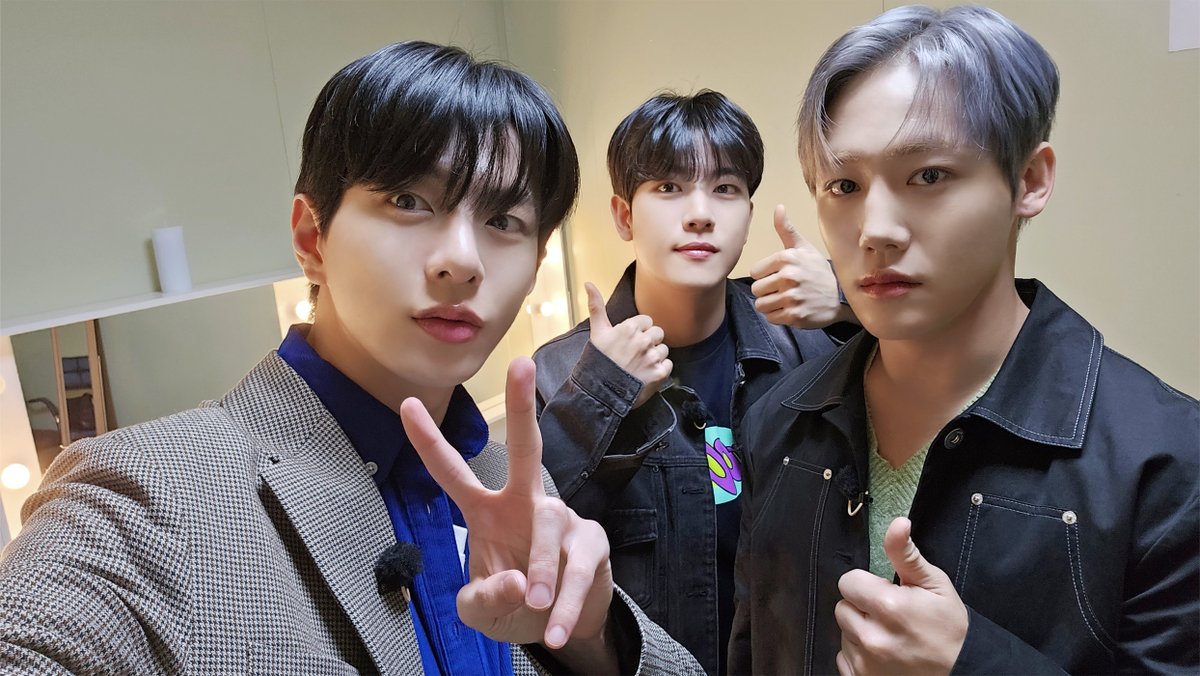 GoldenChild's tweet photo. [📸] 231122 #큐레이터 EP.08

조각상 셋 🐶🐯🐶 미술관에 등장 ✨
이 조합 짱큰구매 저요저요 (¬‿¬)  ͙ᐟ ͙ᐟ

#GoldenChild #골든차일드 #GNCD
#이장준 #김지범 #최보민
#LEEJANGJUN #KIMJIBEOM #CHOIBOMIN https://t.co/6Q5JCynRSI