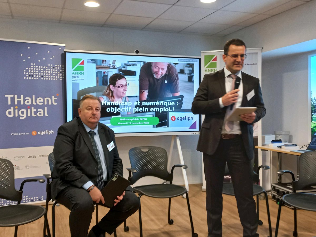 Agefiph_'s tweet photo. Intervention de @ROTH_CFECGC  lors de la table ronde de l'ANRH sur les parcours de formation aux métiers du #numérique.

L'occasion de présenter THalent digital, (re)découvrez le dispositif 👉 https://t.co/XdDDwyD6Zd

#SEEPH2023 #activateurdeprogres https://t.co/Kb7n71NTfL