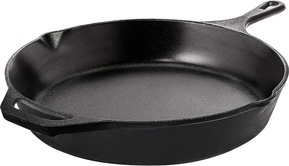 hey_chef_'s tweet photo. Cast iron skillets are my favorites for sure! You can use them for everthing!👩🏼‍🍳 Meat, bread or veggies, whatever you want 🥩🥖🥦 😋 Also black one has a very speacial deal because of Black Friday right know  You should check the Amazon link 👇🏼#Kitchen #Ad https://t.co/4IsQRxS7I8