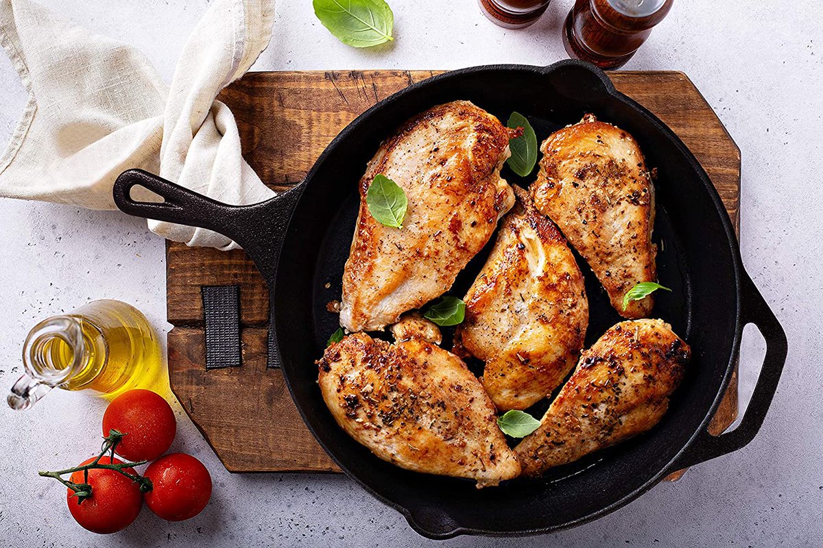 hey_chef_'s tweet photo. Cast iron skillets are my favorites for sure! You can use them for everthing!👩🏼‍🍳 Meat, bread or veggies, whatever you want 🥩🥖🥦 😋 Also black one has a very speacial deal because of Black Friday right know  You should check the Amazon link 👇🏼#Kitchen #Ad https://t.co/4IsQRxS7I8