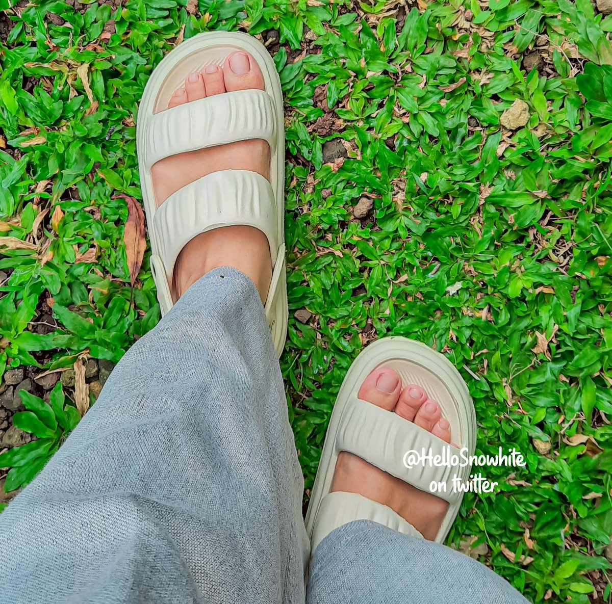 hellosnowhitee's tweet photo. Sendal sehari hari. Bahannya ga bunyi aneh klo kena air. Review disini👇 https://t.co/s8DtijuF1K