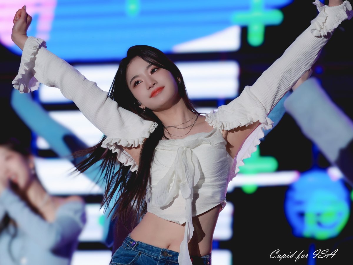 231118  

#STAYC #스테이씨 #ISA #아이사 🐱💘