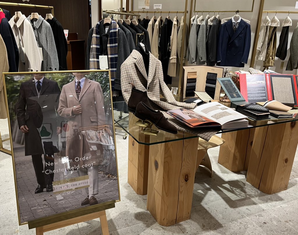 storythestudy's tweet photo. 本日22日(水)より日比谷店にてチェスターコートのオーダーがスタートいたしました。

11/22(水)～12/4(月)
三陽山長 東京ミッドタウン日比谷店

ウール、カシミヤ、英国ツイードなどお好みの生地で、メンズ、ウィメンズ共にオーダーメイドならではの美しいシルエットと着心地をお楽しみください。 https://t.co/XoMa6y6J2h