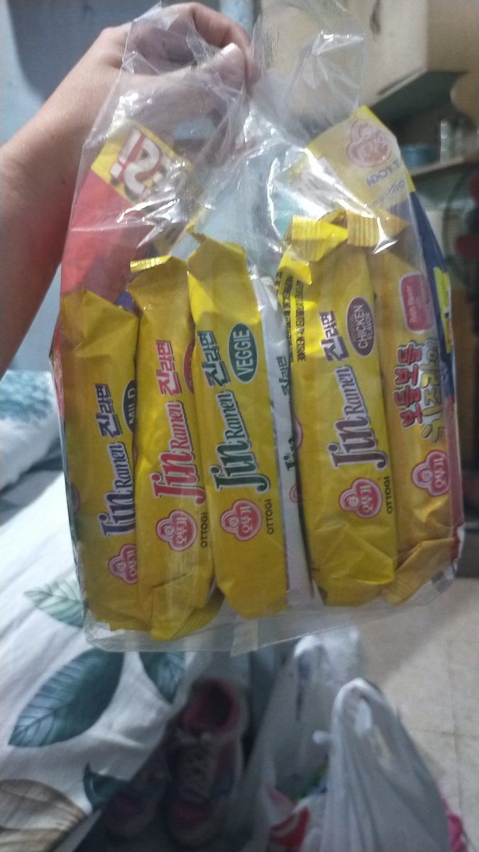 iamkthrn143's tweet photo. @lumpiakween made me buy these 🫣 another midnight ramen budol 🥴 https://t.co/sx6vHAVxH9