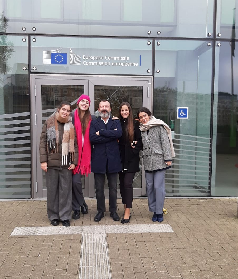 ColegioApostol's tweet image. Ya está en Bruselas nuestro equipo Morriña ganador del concurso #YouthAmbassadors. En la Comisión Europea de Política Regional presentan nuestro colegio y exponen su proyecto. A disfrutar de la experiencia. 🇪🇺🇪🇺 🇪🇺@EU_Commission @in_galicia @InjuveSpain @Europarl_ES