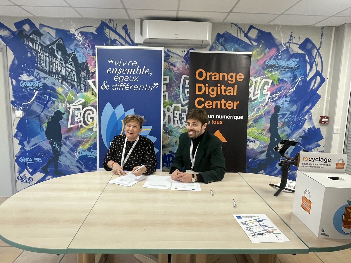 Très heureux de signer une lettre d’intention avec <a href="/LADAPT/">SMERCH</a> EST 
à l’occasion de la #SEEPH2023 pour favoriser l’insertion et l’emploi des personnes en situation de handicap. 

📱Ateliers numériques 
♻️Collecte citoyenne 
✊Offre sociale Coup de Pouce Internet
#bienvivreledigital