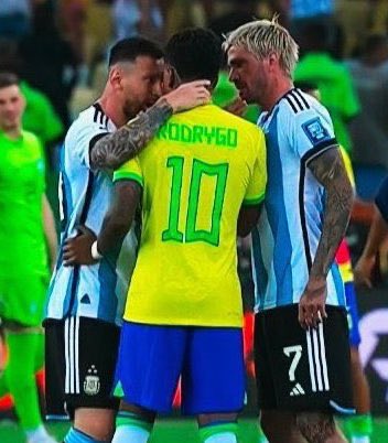 cr7stianos's tweet photo. if Cristiano Ronaldo did these within a week there’d be electric chair chants for him

but since it’s the “humble good boy” Lionel Messi it’s all good 💀 https://t.co/VN9AvmhPL3