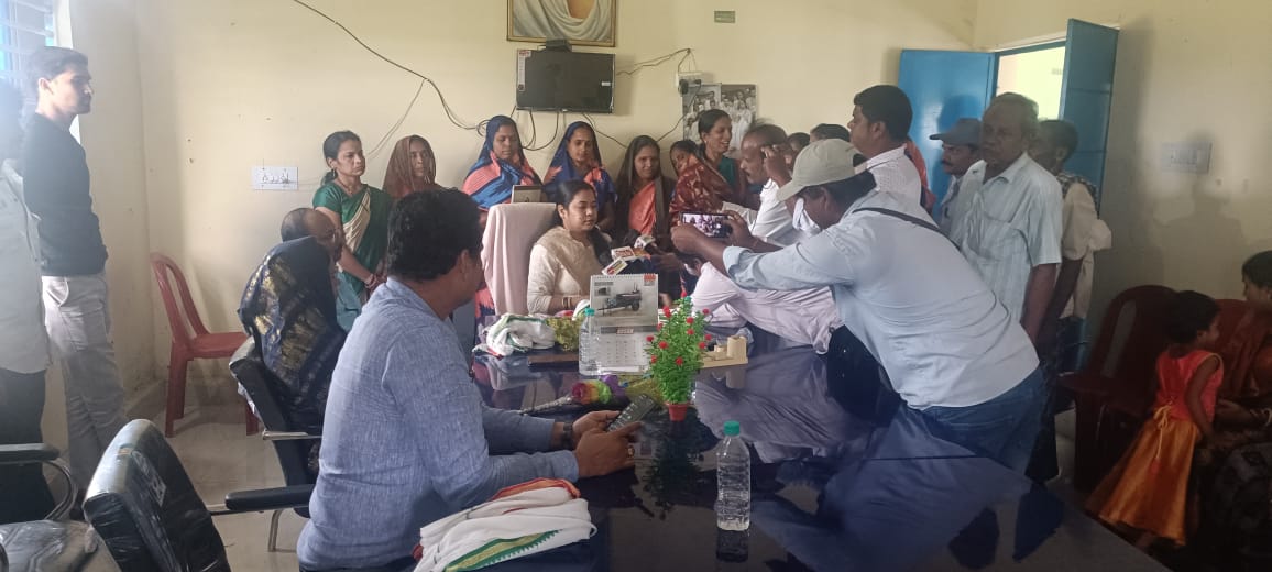 PS_Kendrapara's tweet photo. Pallire Prasasana program conducted in Kutaranga GP. #PKendrapara #dmkendrapara #PRDeptOdisha https://t.co/m7V1vCL2ZJ