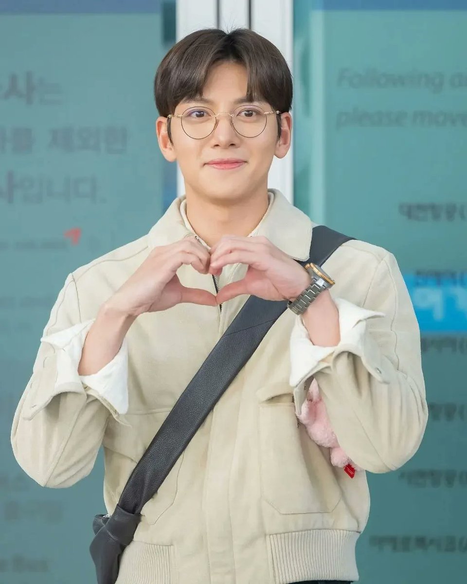 lofficielmy's tweet image. Ji Chang Wook has landed in KL and all set for tomorrow&apos;s event with Rado in Pavilion KL.

In case you&apos;ve missed it, here are all the details you need to know for tomorrow: lofficielmalaysia.com/jewellery-watc…

#rado #jichangwook #pavilionKL #지창욱 #radoxjichangwook