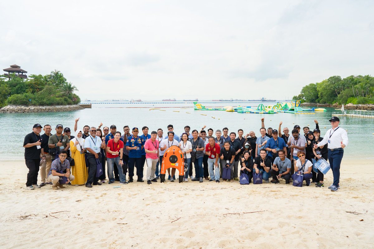 marenrobotics's tweet photo. Singapur'un Sentosa adasında yapılan ve satış direktörümüz Laurent Ferron'un da katıldığı tanıtım etkinliğinde FASTY İnsansız Cankurtaran Aracı katılımcılara tanıtıldı.

Our innovative Unmanned Lifeguard Vehicle FASTY was introduced to participants at the demo event in Singapore. https://t.co/jJ1bLrUUBC