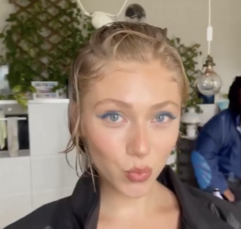 OliLondonTV's tweet photo. This was Carolin Bohl, a 22 year old German artist who wanted to make the world a better place through art. 

On Oct 7th, her life was cut short after being executed by Hamas as the terror group stormed the home she was staying in located in Kibbutz Nir Oz. 

Moments before Hamas killed her she sent a final text to her mother “Thank you for all you did for me, I love you.”

Bohl grew up in Hann. Münden, in Lower Saxony. 

She was living in Berlin, working as a model, and studying sustainable fashion at university. 

Her family said Bohl was a creative person who wanted to make the world a better place through art. 

She was killed alongside her friend British photographer Danny Darlington, both of whom were on a tourist trip to Israel. 

Source: Times of Israel