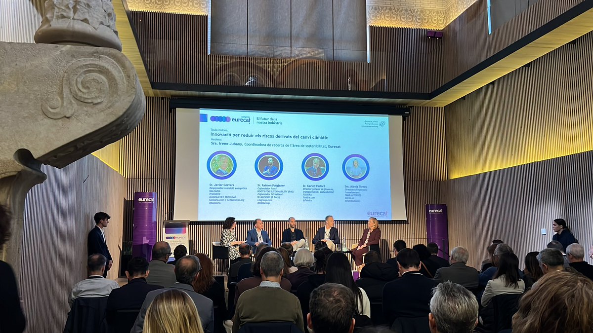 xmartinezllado's tweet photo. “No es el planeta el que esta en risc sino el benestar de les futures generacions” Taula rodona al #EurecatCongress per discutir sobre com reduir els riscos derivats del canvi climatic. Moderada per @IreneJubany. @Eurecat_news https://t.co/GYE0UiOH1c